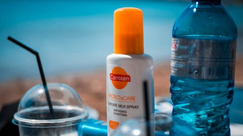 Photo Sunscreen bottle