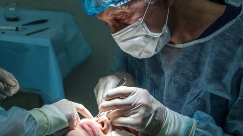 Photo "How Do I Communicate My Desired Outcomes Effectively with My Plastic Surgeon?"