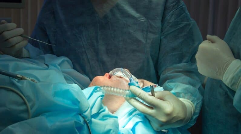 Photo "What Should I Do if I Experience Post-operative Complications?"